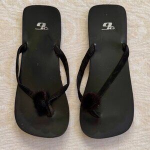 9 & Co. Furry Pom Black Flip Flops – Women’s 7